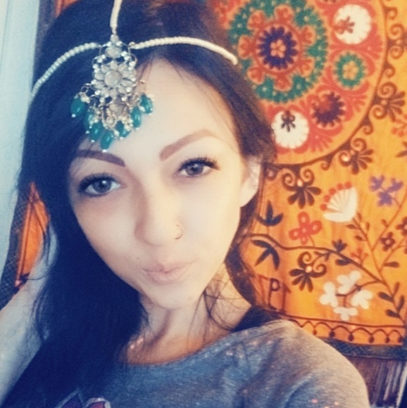 Meet your Posher, Azrah - Picture 4 of 7